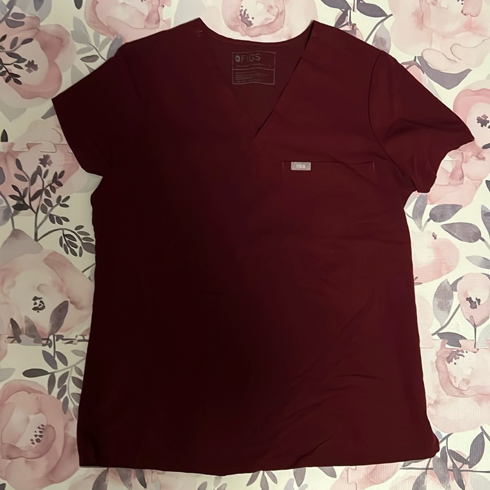Figs scrub top